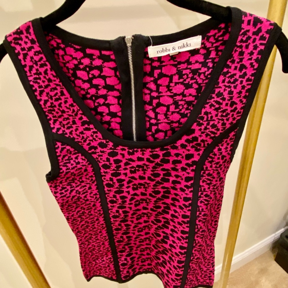 Robbi & Nikki sleeveless tank